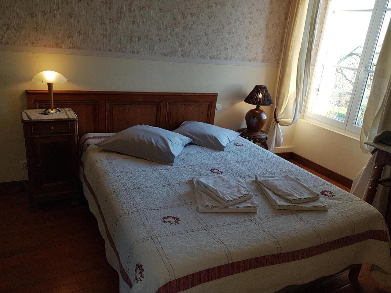 Bed and Breakfast Golf de TEYNAC Beychac-et-Caillau Exterior foto
